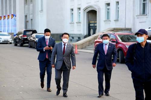 Барилгачид Д.Тогтохсүрэн, Д.Ганбат нарт шаардлага хүргүүллээ